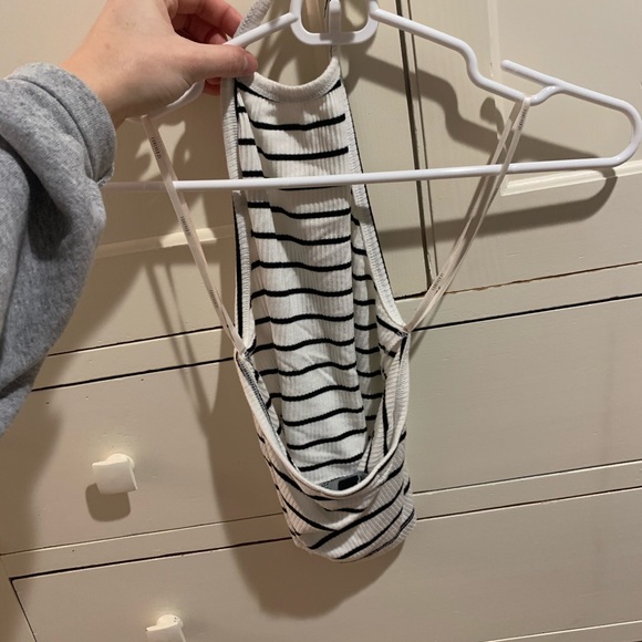Super simple striped halter crop top - Picture 2 of 2